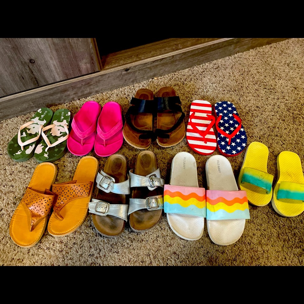 Lot of girls sandals 🩴